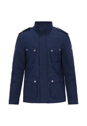 Veste bleu marine avec col montant, quatre poches avant, épaulettes, et boutons argentés, présentant une coupe structurée et un tissu durable.