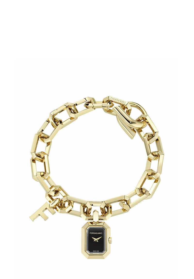 Gouden schakelarmband met rechthoekige schakels, een charm in de vorm van een zwart-wijzerige Ferragamo horloge, en een toggle sluiting gegraveerd met Ferragamo.