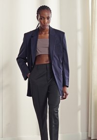 Filippa K KARLIE TROUSERS - Pantalones - anthracite