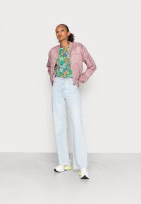 VILA VIMOLNA - T-shirt estampada - emerald