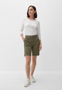 s.Oliver REGULAR BERMUDA - Shorts - olivgrün