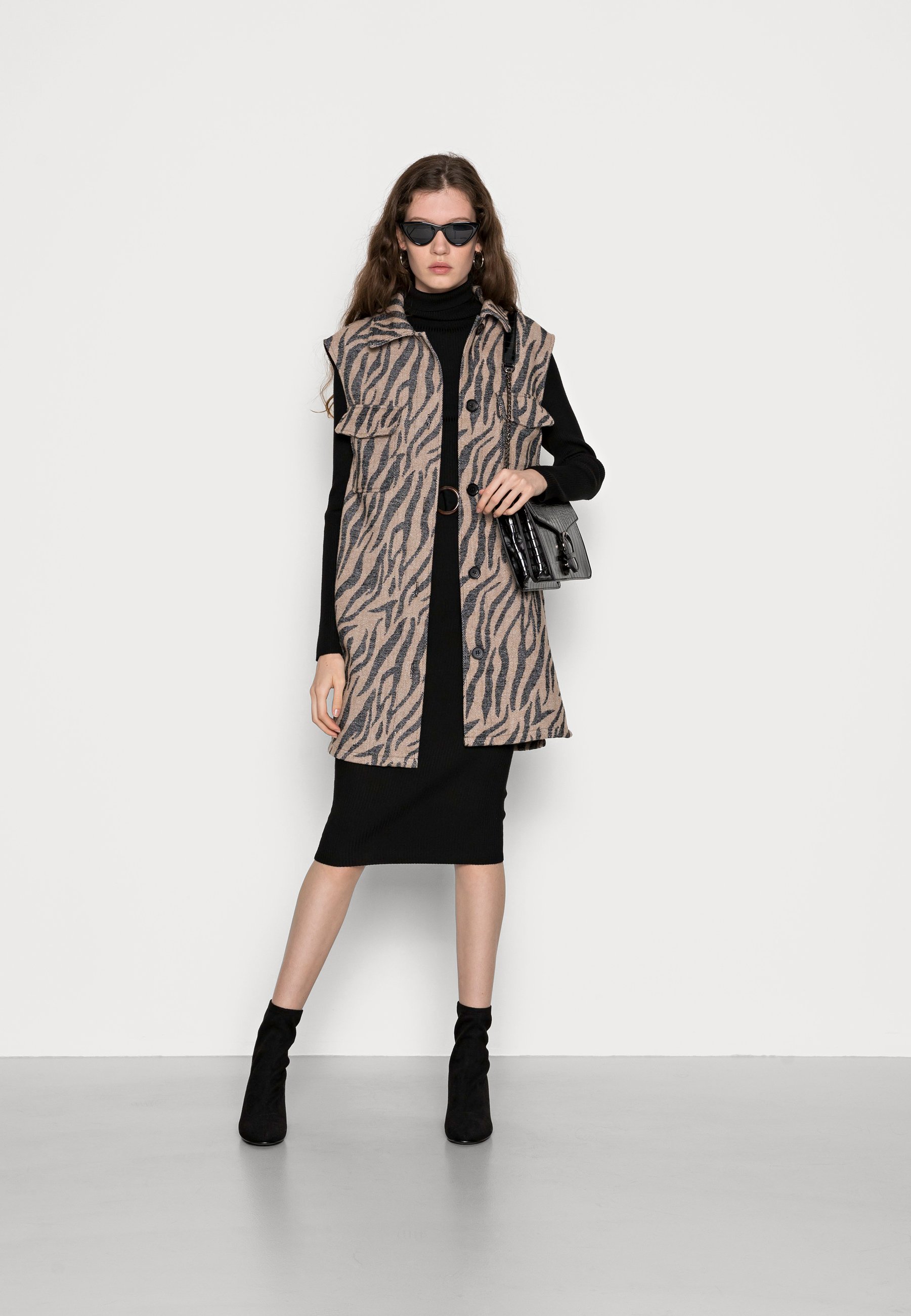 Missguided BELTED ROLL NECK MIDI DRESS 