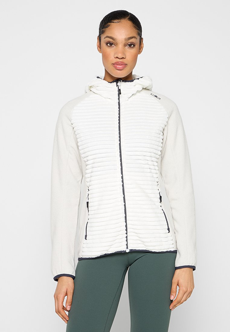Giacca bianca con cappuccio, frontale texturizzato e rigato, maniche a tinta unita e chiusura con zip. Presenta profili scuri e dettagli con logo sulla spalla.