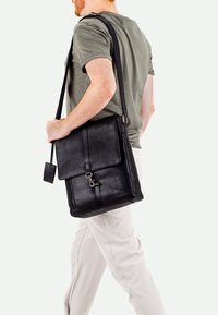 Burkely FUNDAMENTALS ANTIQUE AVERY - Umhängetasche - black