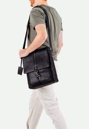 Burkely FUNDAMENTALS ANTIQUE AVERY - Sac bandoulière - black