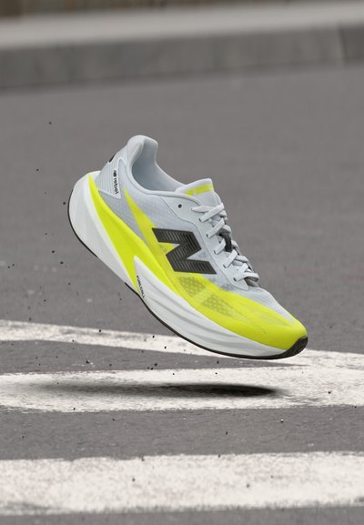 New Balance FUELCELL REBEL V5