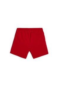 Punaiset shortsit, joissa on elastinen vyötärö, yksittäinen takatasku ja sileä, kevyt rakenne. Yksinkertainen, yksivärinen muotoilu ilman kuvioita.