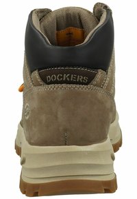 Braune Wildleder- und Leder-Ankle-Boots mit schwarzem Absatz. Mit orangefarbenem Akzent, Logo auf der Rückseite und strukturiertem Gummisohle für Grip.