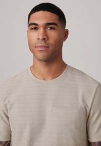 Next TEXTURED - REGULAR FIT - Pyžamová sada - stone natural navy blue