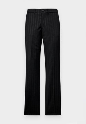Pantaloni neri a gamba dritta con un sottile motivo a righe. Realizzati in tessuto liscio, presentano una chiusura con bottone e passanti per la cintura.