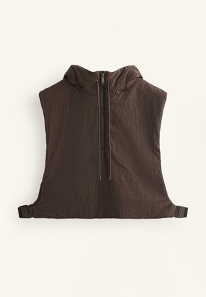 Bruine mouwloze vest met capuchon, voorzijde met rits en trekkoord. Geweven stof en verstelbare riemen aan de zijkanten.
