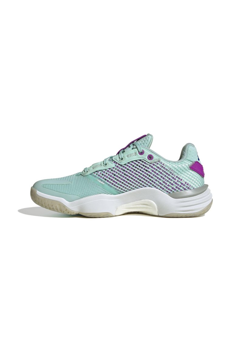Helles mintgrünes Sportschuh mit Mesh-Obermaterial, lila Akzenten und weißer Gummisohle. Verfügt über eine abgerundete Zehenpartie, gepolsterten Kragen und Schnürdesign.