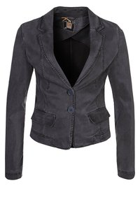 Szary żakiet wykonany z miękkiej tkaniny, z dwoma guzikami, klapami w szpic, dwiema przednimi kieszeniami oraz widocznymi detalami przeszyć.