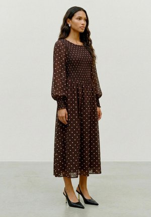 Vero Moda, DRESS VMLINDA MIDI DRESS - Robe de jour - chocolate torte