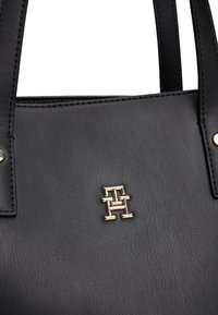 Tommy Hilfiger CHIC TOTE - Geantă de pânză - black
