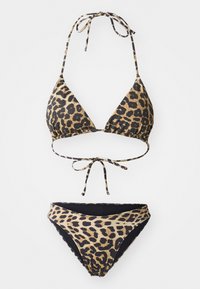 Bikini set s potiskom leoparda, ki vključuje tro角asto zgornji del s trakovi in usklajene visok pasne hlačke. Barvna paleta vključuje črno in bež.