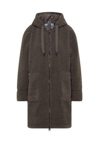 Manteau en polaire marron avec une capuche, fermeture éclair sur le devant, deux grandes poches et un tissu texturé. Comprend des cordons de serrage sombres au niveau de la capuche.