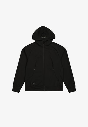 Sudadera negra con cremallera y capucha, mangas raglán, dos bolsillos frontales y acentos de logo. Fabricada con un tejido liso y elástico.