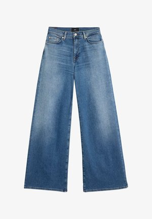 Jeansy o szerokich nogawkach w średnim odcieniu niebieskiego denimu. Posiadają wysoki stan, pięć kieszeni oraz gładkie wykończenie bez charakterystycznych wzorów czy akcentów.