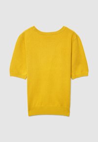 Short-sleeve yellow sweater made of soft knit fabric, featuring a round neckline and ribbed hem. The back is plain without embellishments.