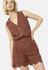EMBROIDERED - Kratke hlače - terracotta