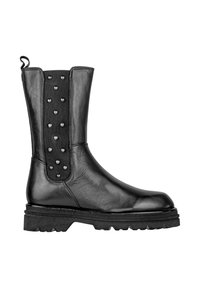 Stivale in pelle nera fino al polpaccio con suola spessa e pannello laterale elastico decorato con borchie metalliche, con linguetta sul retro.