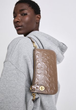 PATENT SIGNATURE LEATHER PENN - Handbag - dark stone