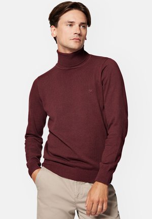 Burgundowa sweter z golfem wykonany z miękkiej dzianiny, z prążkowanym dekoltem i mankietami, z małym logo na piersi.
