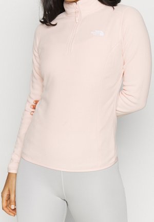 Lichtroze fleece pullover met een kwart-rits kraag en geborduurd logo op de borst. Lange mouwen en een gladde textuur.