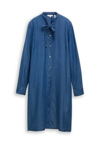 Robe en denim, à manches longues avec un détail de col noué, présentant un devant boutonné, de couleur bleu profond et une silhouette droite.