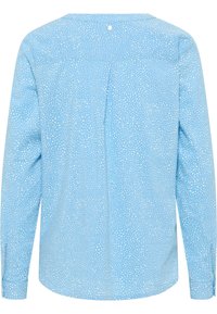 Langärmliges Hemd in Hellblau mit weißem Punktmuster, mit rundem Hals und einem Knopfverschluss auf der Rückseite.