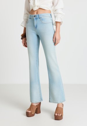 LUNGO TINTA UNITA - Jean flare - blu denim chiaro