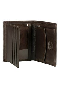 Bruine leren portemonnee met meerdere kaartsleuven, een heldere vakantievenster en een textuur interieur. Bevat gestikte accenten en een compact ontwerp.