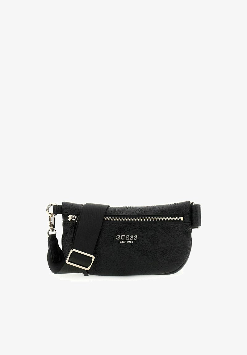 Sac bandoulière noir Guess avec sangle réglable, fermeture éclair argentée et motif de logo embossé. « GUESS EST 1981 » imprimé en argent sur le devant.