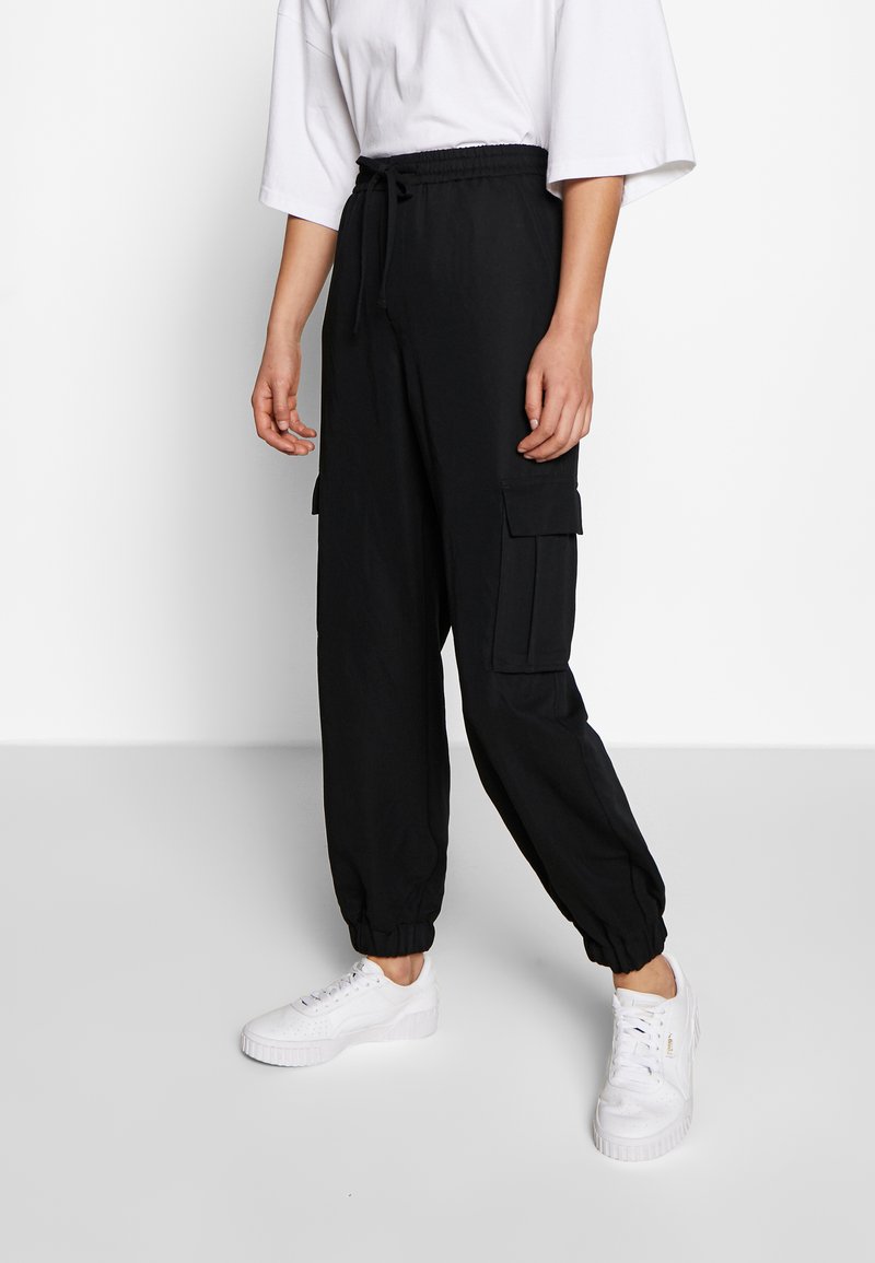 Urban Classics - LADIES VISCOSE TWILL CARGO PANTS - Trousers - black, Enlarge