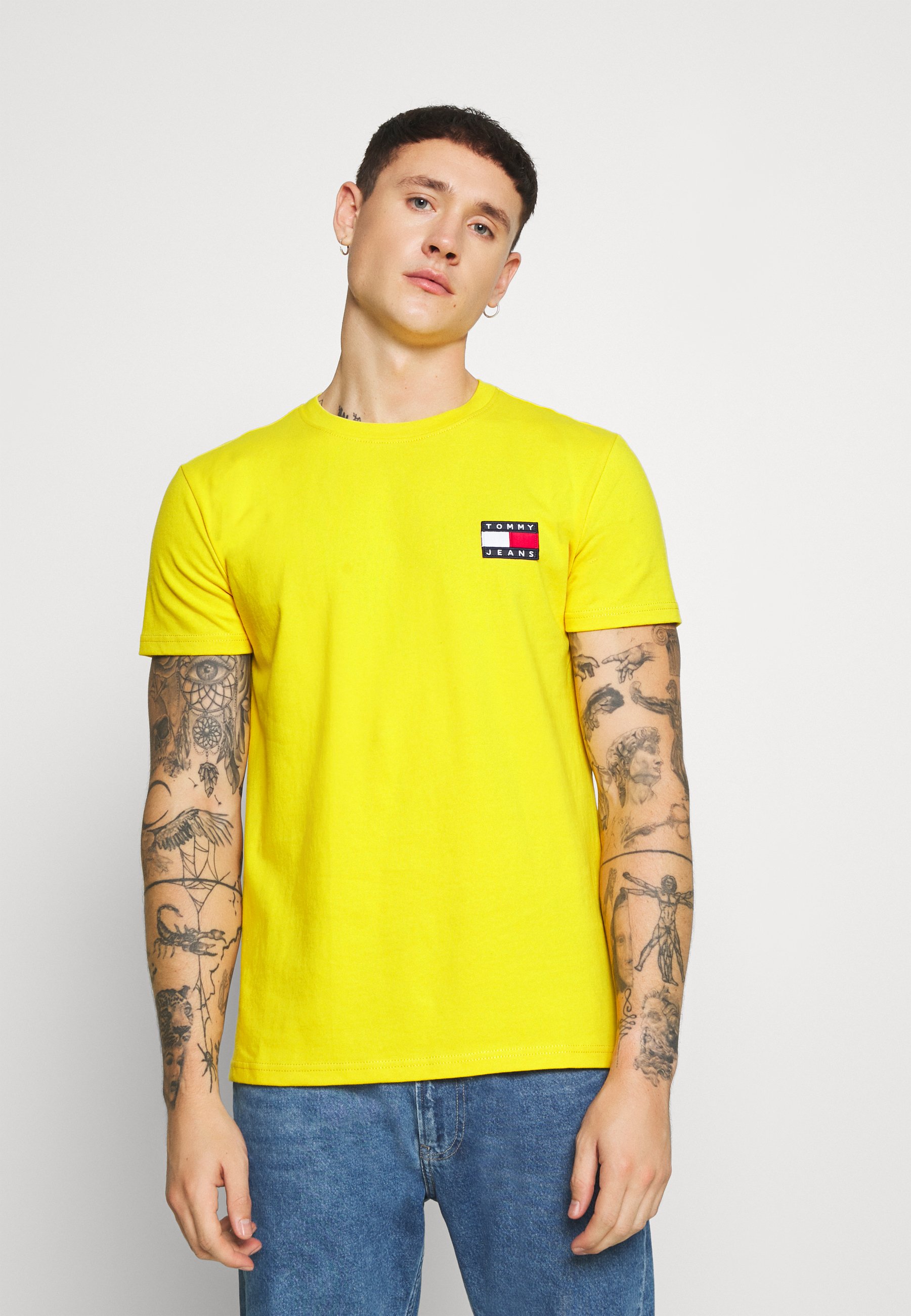 Tommy Jeans BADGE TEE - T-shirt basic - star fruit yellow/Geel - Zalando.nl