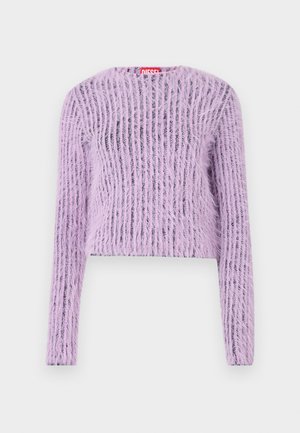 Ibolyaszínű, bolyhos anyagból készült cropped pulóver, függőleges bordás mintázattal, hosszú ujjak és kerek nyakkivágás jellemzi.