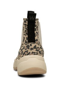 Leopardmönstrad ankelsko, i mocka, beige och svart färgsättning, texturerad bakklaff, kraftig beige sula, elastiska gussets.