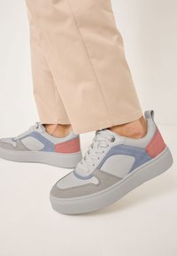 Tamaris Sneakers - lt blue comb