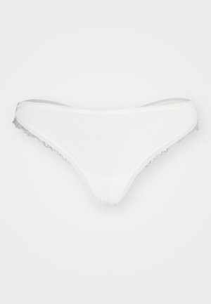 Witte thong ondergoed gemaakt van gladde stof, met delicate kantafwerking langs de randen. Minimalistisch ontwerp met een zachte, elastische textuur.