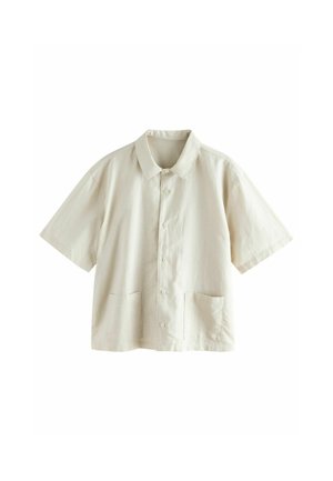 Short-sleeve collared shirt in light beige, featuring a button front and two front pockets. Made of a smooth, lightweight fabric.