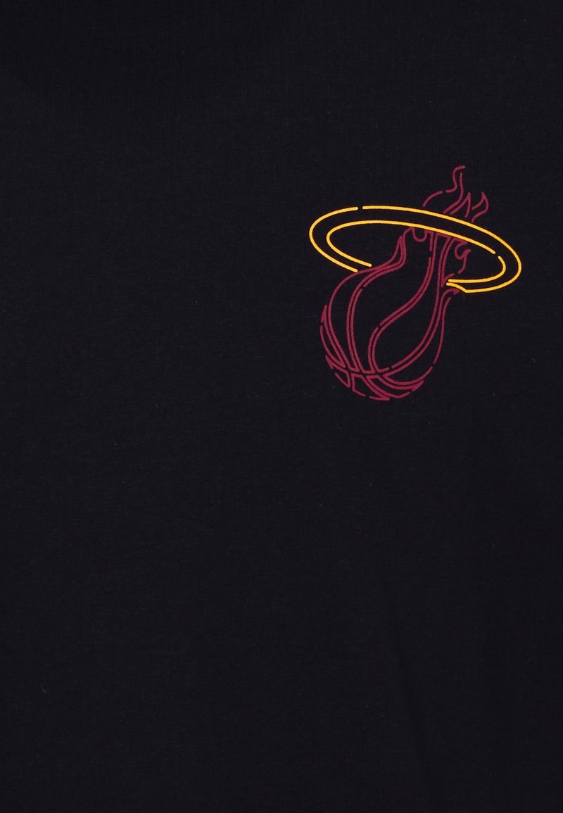 New Era Nba Graphic Tee Miami Heat Club Wear Black Zalando Co Uk