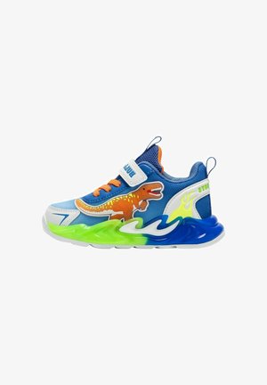 Scarpa da ginnastica per bambini blu e arancione con grafica di dinosauro, suola con motivo a fiamme verde neon e blu, e chiusura con strap a Velcro.