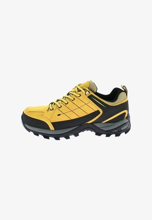 Scarpa da trekking gialla e nera con suola robusta, collo in mesh e chiusura con lacci progettata per attività all'aperto.