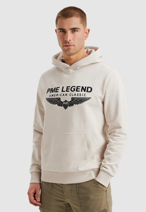 Lys beige hætte sweatshirt med en frontlomme, "PME LEGEND" tekst og vinge grafik. Stoffet ser blødt ud med en afslappet pasform.
