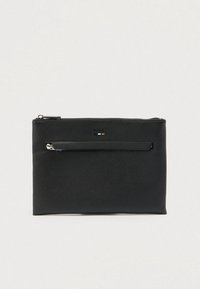 Μαύρο δερμάτινο πορτοφόλι με υφή, με φερμουάρ στο επάνω μέρος και οριζόντια τσέπη με φερμουάρ μπροστά, με ανάγλυφο λογότυπο BOSS και λευκές, μαύρες και πορτοκαλί λεπτομέρειες.