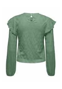 Blouse verte à manches longues avec une délicate texture florale, détail à volants à l’épaule et fermeture à bouton au niveau de l’encolure dos.