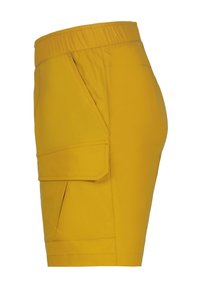 Gula cargoshorts med elastisk midja, sidofickor och en texturerad tyg; har en skräddarsydd passform och kontrasterande sömmar.