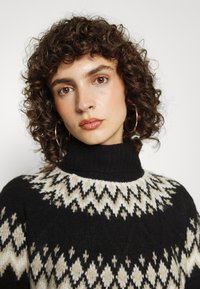 ONLY Tall ONLMARJANA HIGHNECK - Camisola - black/pumice stone/taupe gray