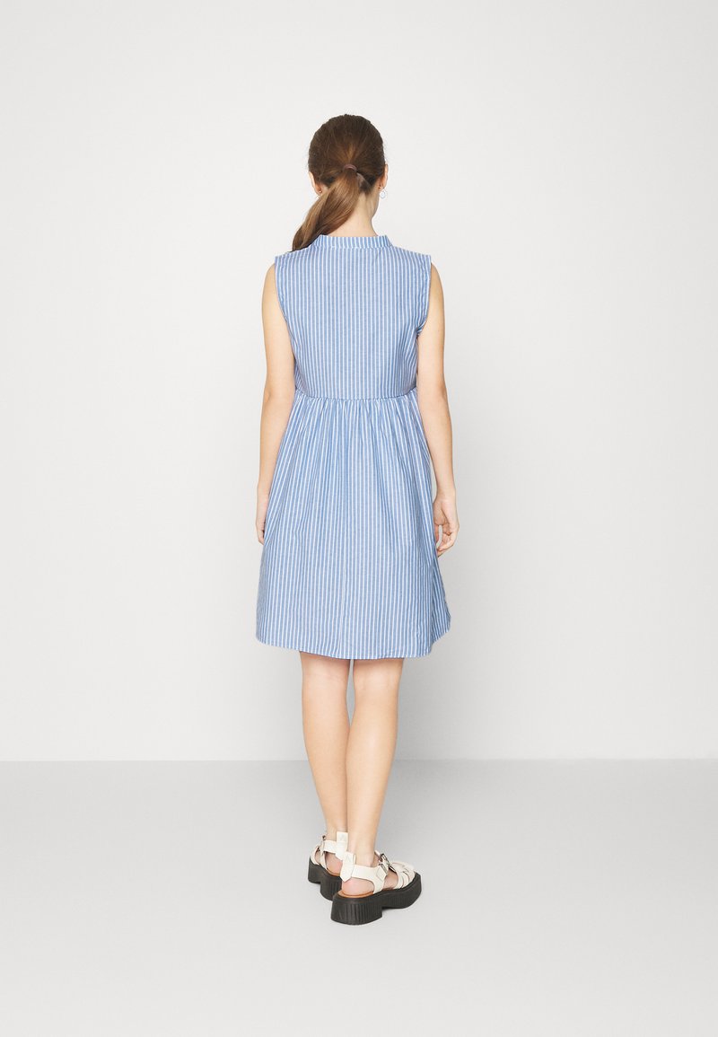 Damen Freizeitkleider | ONLY Petite ONLANNA DRESS ABOVE KNEE Blusenkleid cloud dancer/medium denim blue/weiß - YZ43950 Damen Freizeitkleider | ONLY Petite ONLANNA DRESS ABOVE KNEE Blusenkleid cloud dancer/medium denim blue/weiß - YZ43950